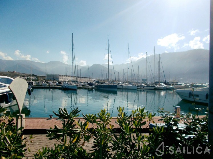 Sun Odyssey 519 - Yacht Charter Sailica