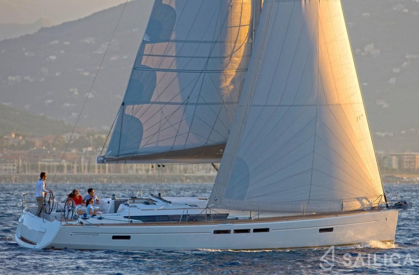 Sun Odyssey 519 - Yacht Charter Sailica