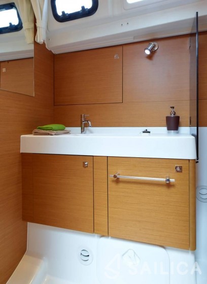 Sun Odyssey 519 - Yacht Charter Sailica