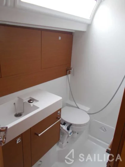 Sun Odyssey 519 - Yacht Charter Sailica