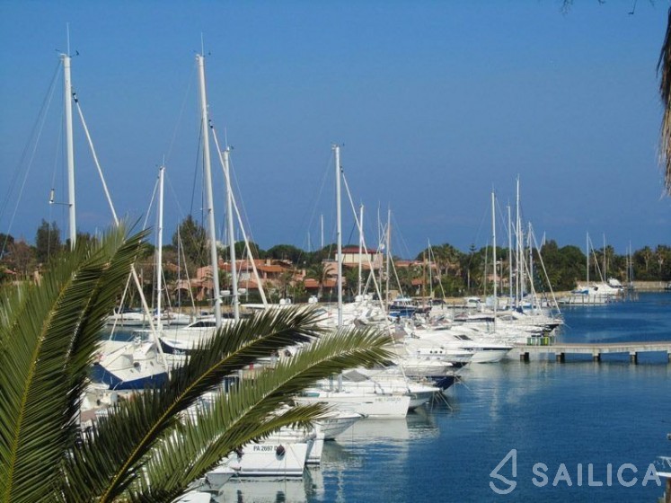 Lagoon 46  - Yacht Charter Sailica