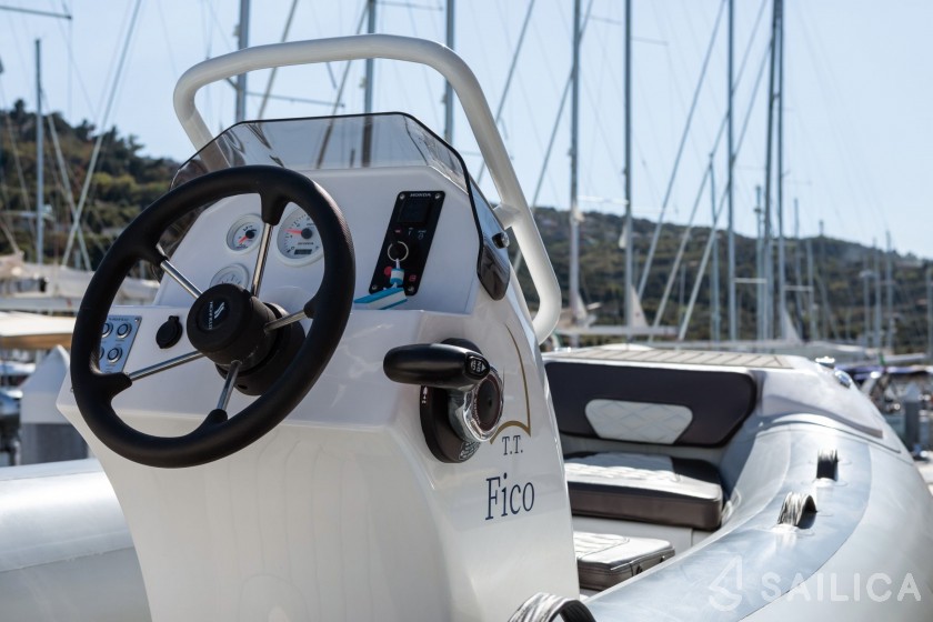 Lagoon 52F - Yacht Charter Sailica