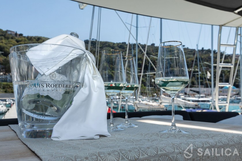 Lagoon 52F - Yacht Charter Sailica