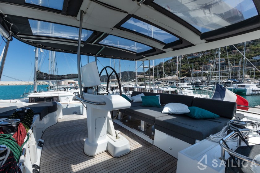 Lagoon 52F - Yacht Charter Sailica