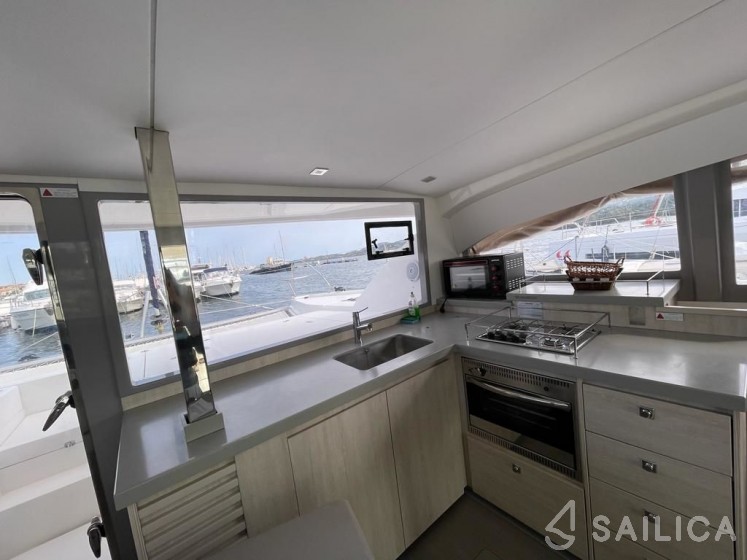 Leopard 40 - Yacht Charter Sailica