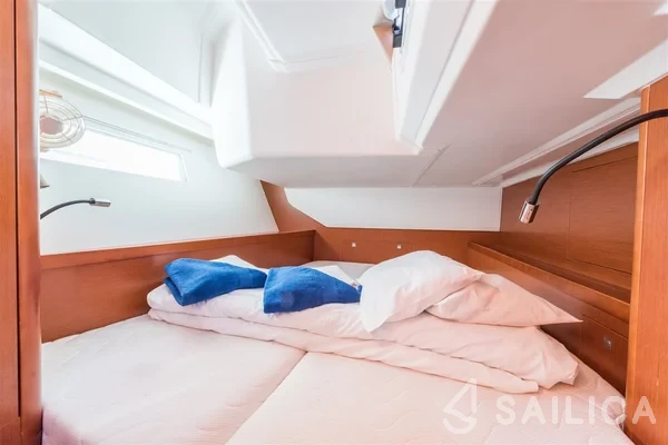 Oceanis 45 - Yacht Charter Sailica