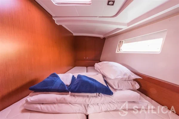 Oceanis 45 - Yacht Charter Sailica