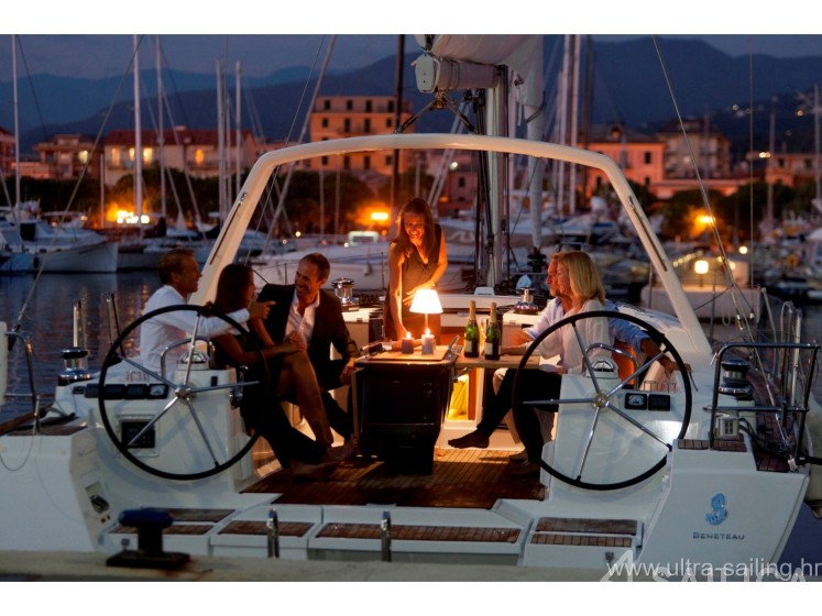Oceanis 45 - Yacht Charter Sailica