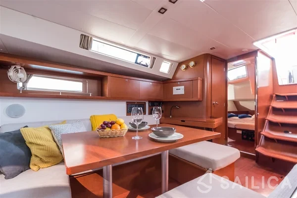 Oceanis 45 - Yacht Charter Sailica
