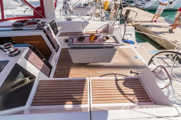 Oceanis 45 - Yacht Charter Sailica