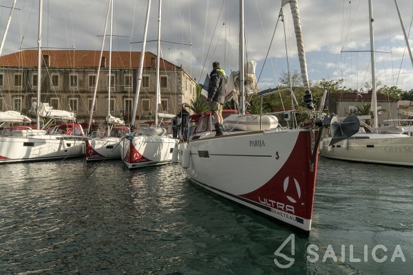Oceanis 45 - Yacht Charter Sailica