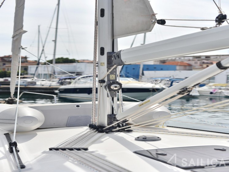 Bavaria 36 Cruiser - Yacht Charter Sailica
