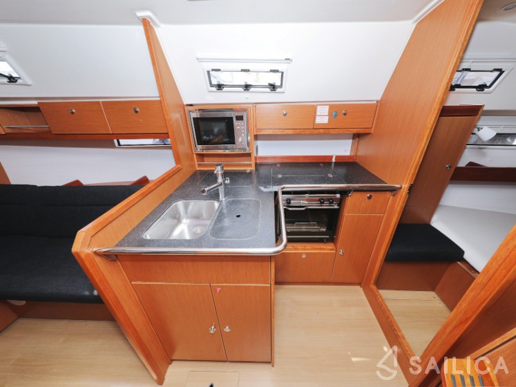 Bavaria 36 Cruiser - Yacht Charter Sailica