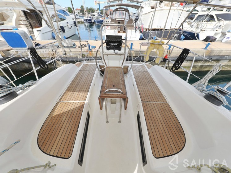 Bavaria 36 Cruiser - Yacht Charter Sailica