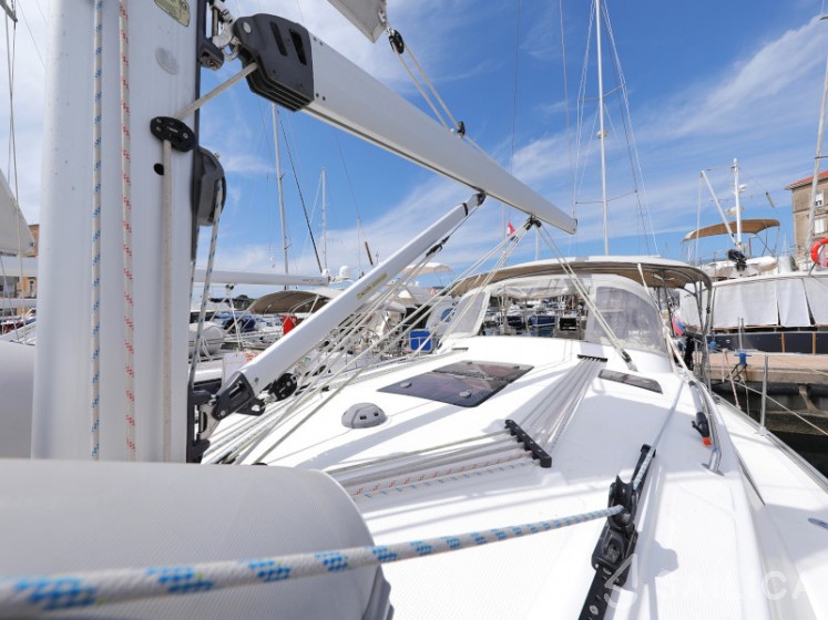 Bavaria 36 Cruiser - Yacht Charter Sailica