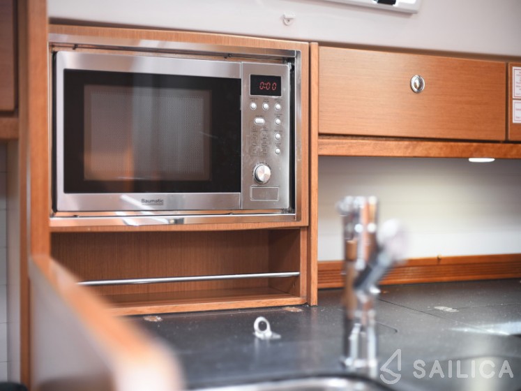 Bavaria 36 Cruiser - Yacht Charter Sailica