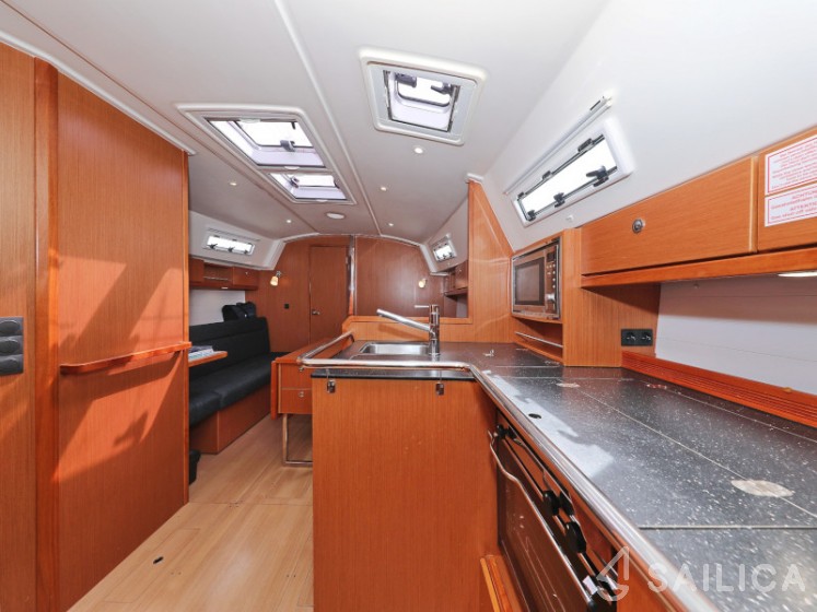 Bavaria 36 Cruiser - Yacht Charter Sailica