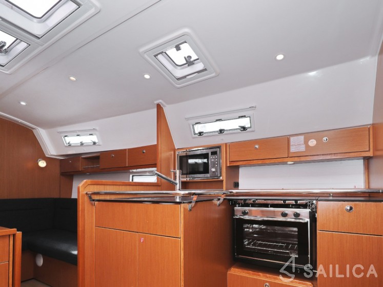 Bavaria 36 Cruiser - Yacht Charter Sailica