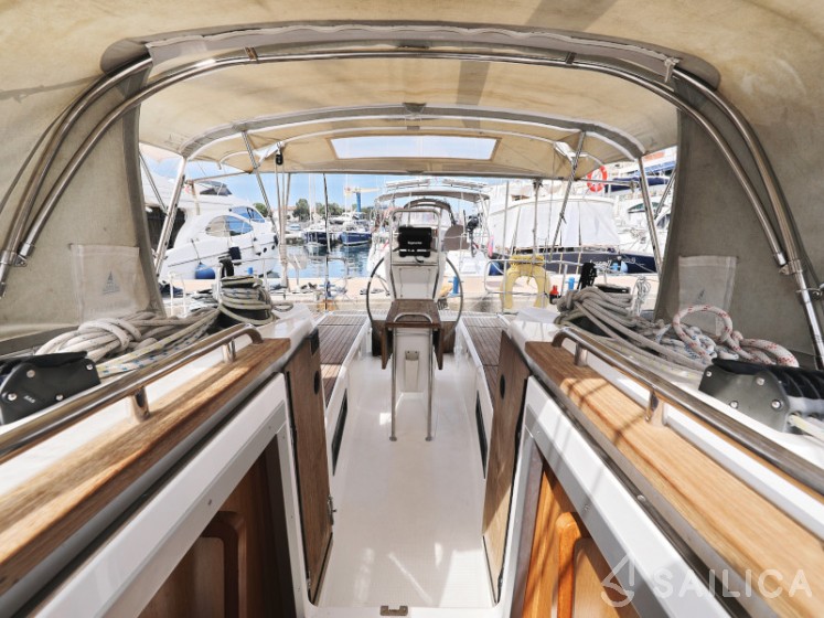 Bavaria 36 Cruiser - Yacht Charter Sailica