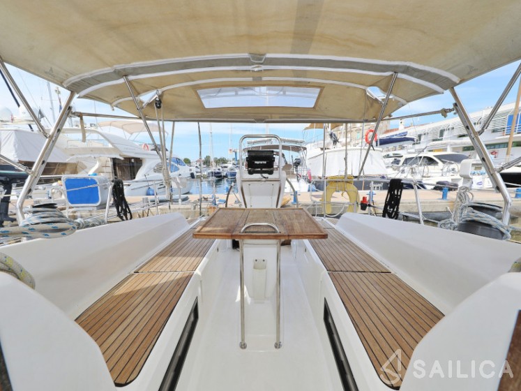 Bavaria 36 Cruiser - Yacht Charter Sailica