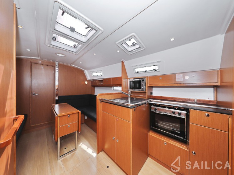 Bavaria 36 Cruiser - Yacht Charter Sailica