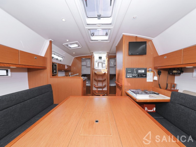 Bavaria 36 Cruiser - Yacht Charter Sailica