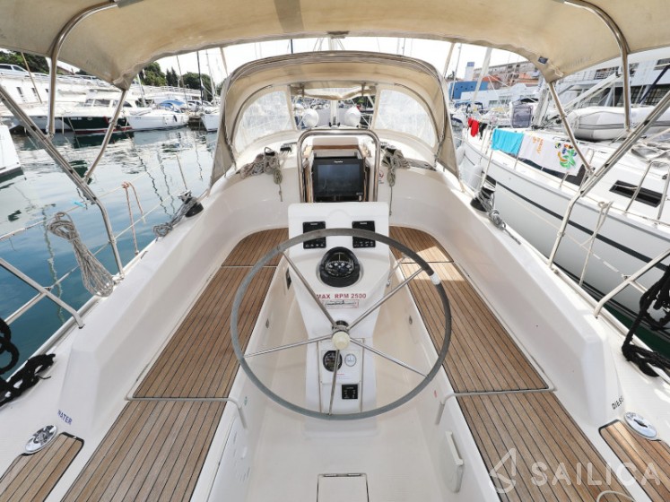 Bavaria 36 Cruiser - Yacht Charter Sailica