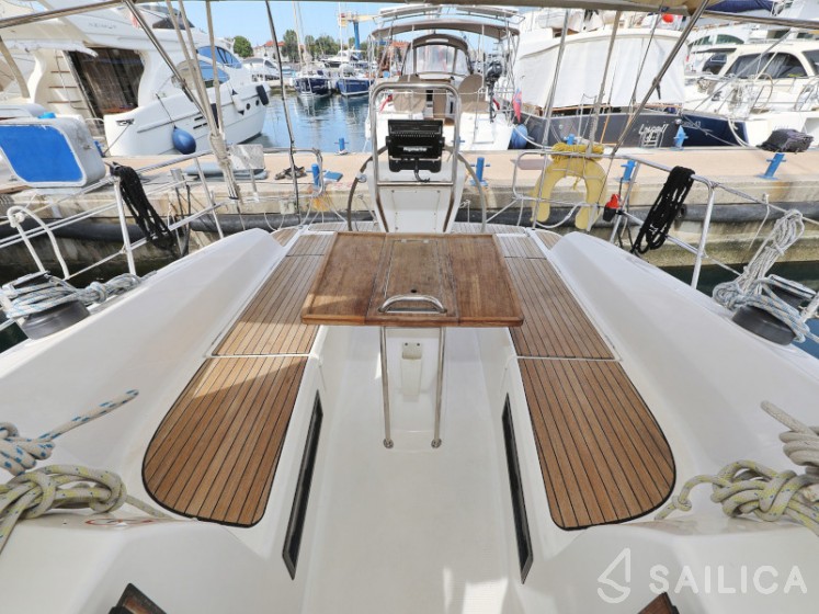 Bavaria 36 Cruiser - Yacht Charter Sailica