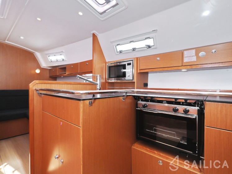 Bavaria 36 Cruiser - Yacht Charter Sailica