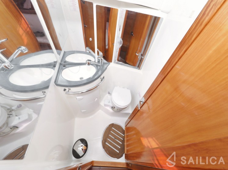 Bavaria 37 Cruiser - Yacht Charter Sailica