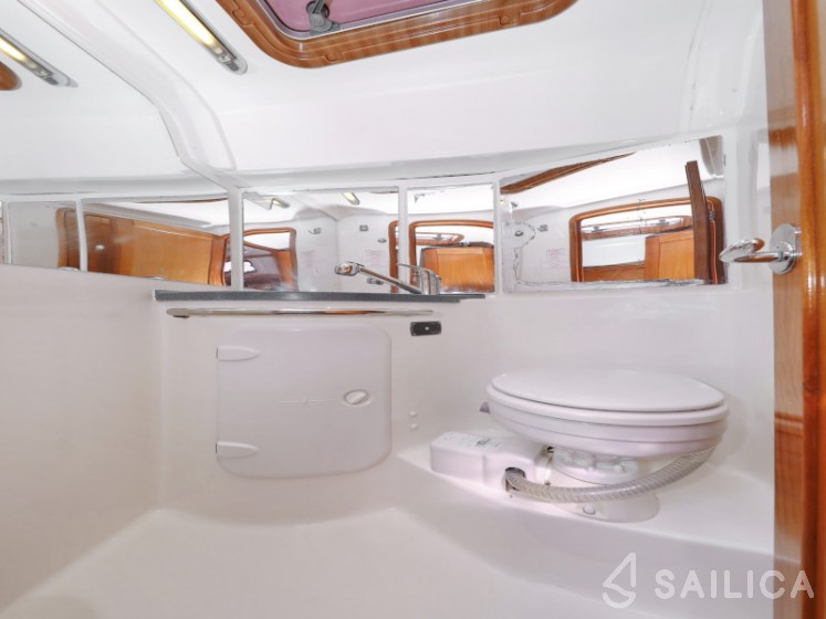 Bavaria 37 Cruiser - Yacht Charter Sailica