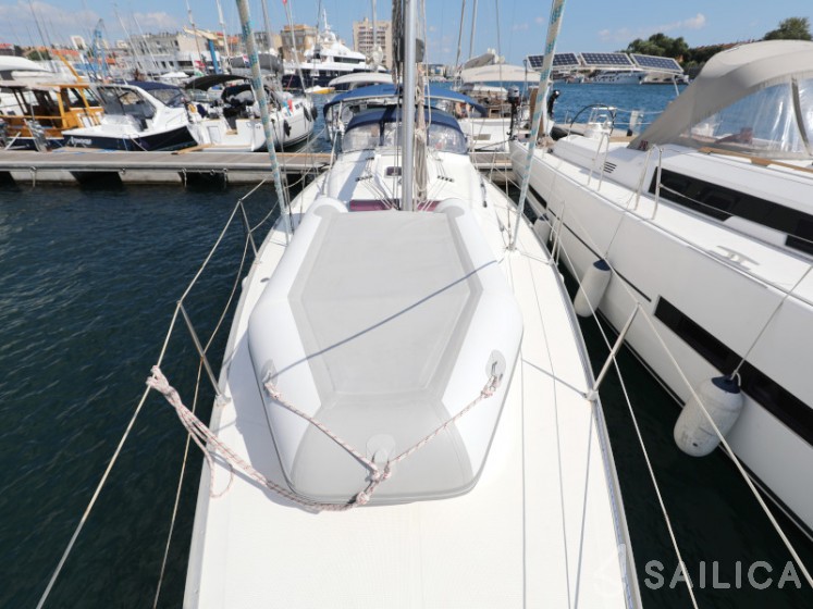 Bavaria 37 Cruiser - Yacht Charter Sailica