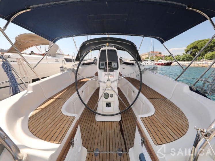 Bavaria 37 Cruiser - Yacht Charter Sailica