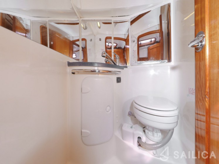 Bavaria 37 Cruiser - Yacht Charter Sailica