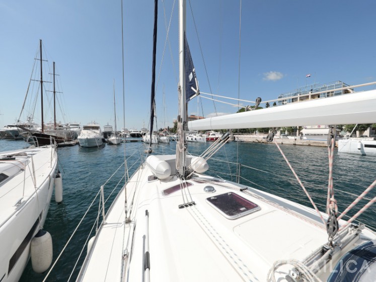 Bavaria 37 Cruiser - Yacht Charter Sailica