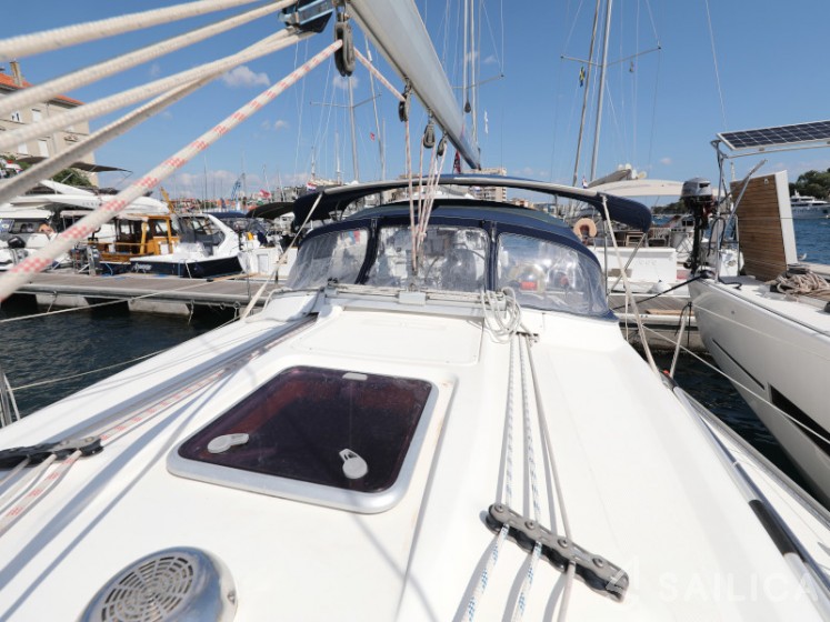 Bavaria 37 Cruiser - Yacht Charter Sailica