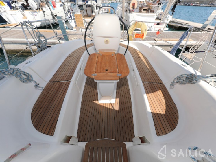 Bavaria 37 Cruiser - Yacht Charter Sailica