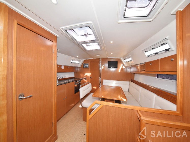 Bavaria 40 Cruiser - Yacht Charter Sailica