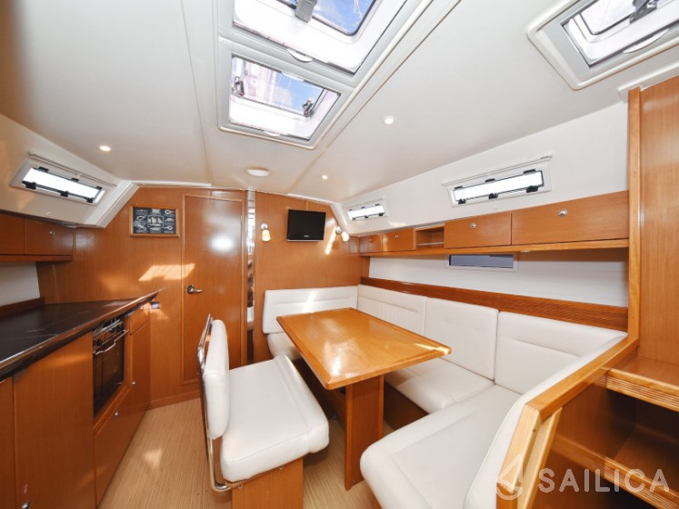 Bavaria 40 Cruiser - Yacht Charter Sailica