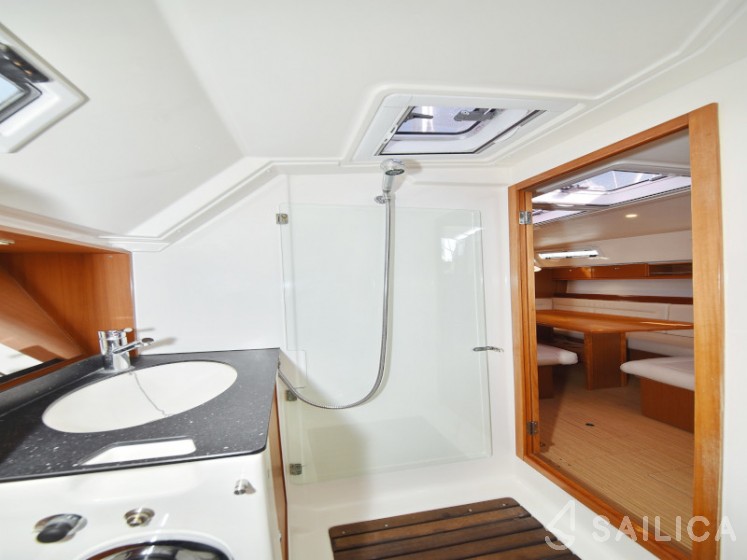 Bavaria 40 Cruiser - Yacht Charter Sailica