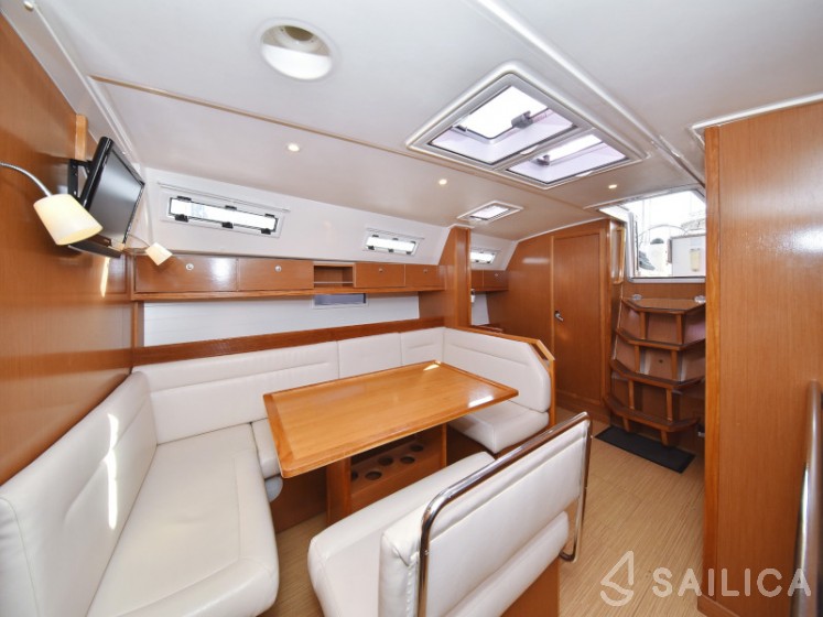 Bavaria 40 Cruiser - Yacht Charter Sailica