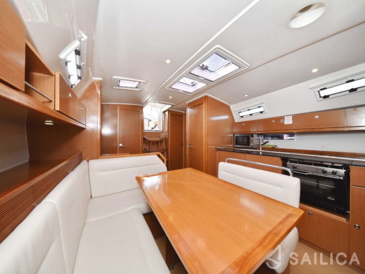 Bavaria 40 Cruiser - Yacht Charter Sailica