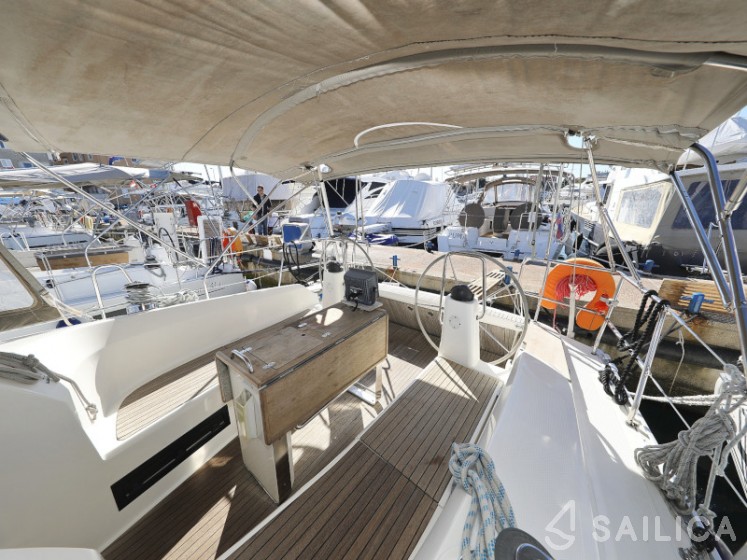 Bavaria 40 Cruiser - Yacht Charter Sailica