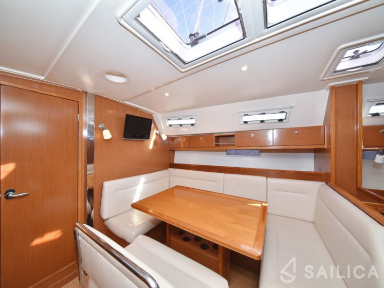 Bavaria 40 Cruiser - Yacht Charter Sailica