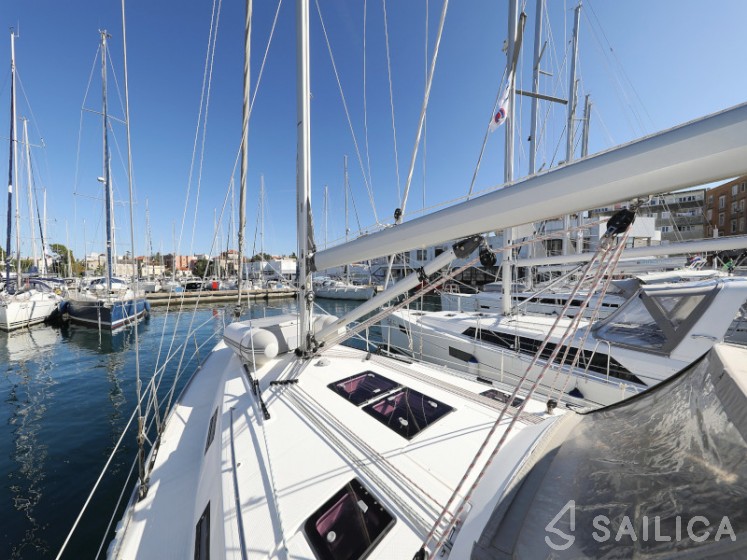 Bavaria 40 Cruiser - Yacht Charter Sailica