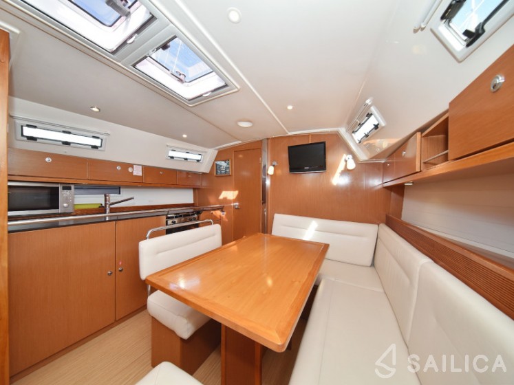 Bavaria 40 Cruiser - Yacht Charter Sailica