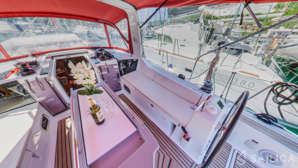Oceanis 41.1 - Yacht Charter Sailica