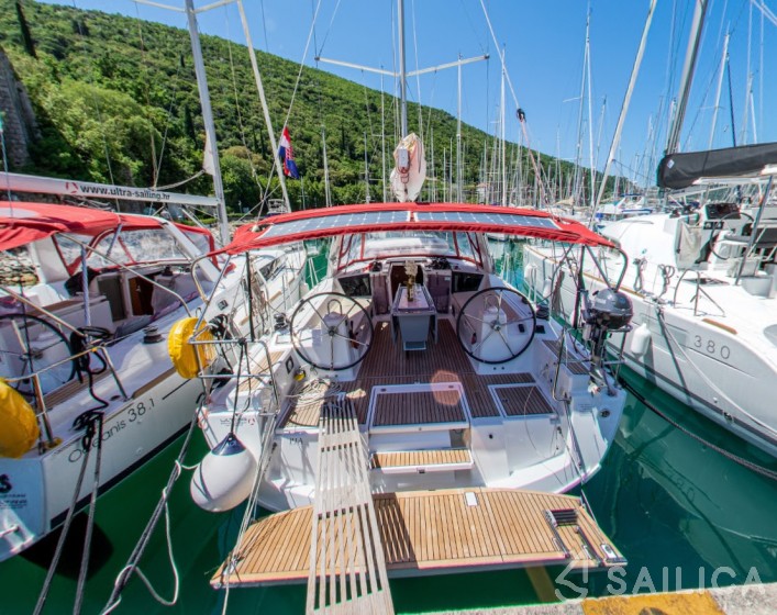 Oceanis 41.1 - Yacht Charter Sailica