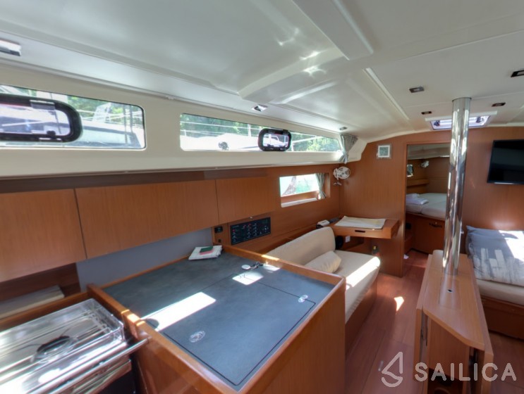 Oceanis 41.1 - Yacht Charter Sailica