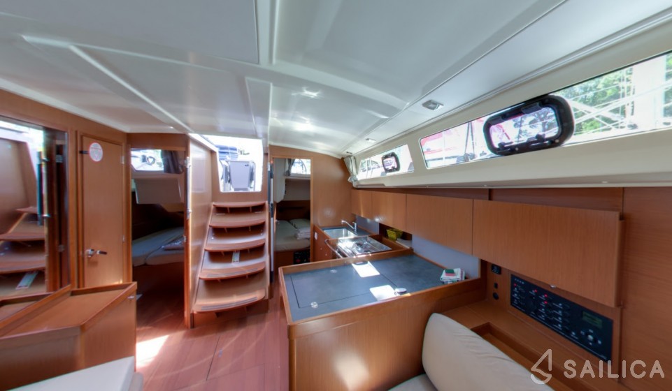 Oceanis 41.1 - Yacht Charter Sailica
